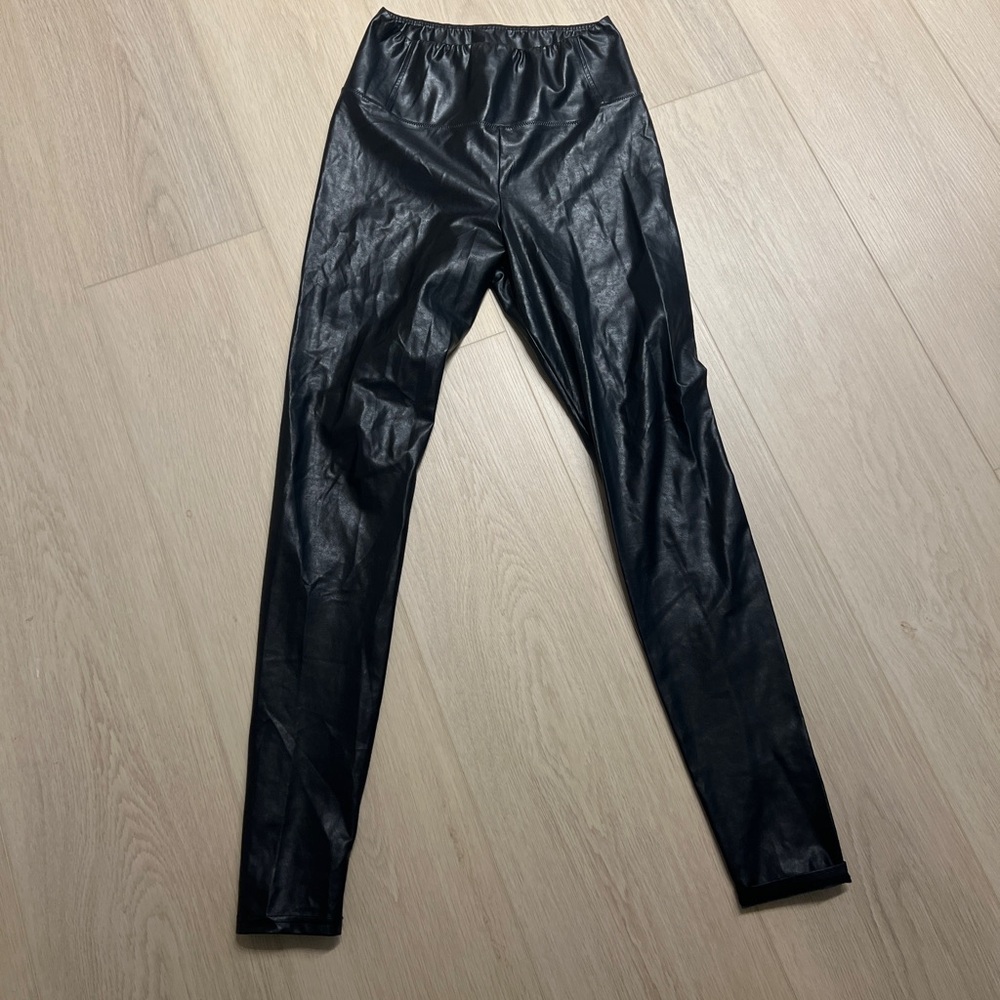 Aritzia Daria legging faux leather in black